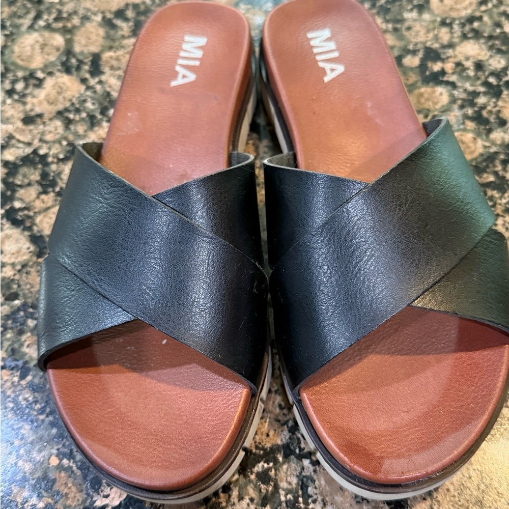 MIA Black Cross-Strap Sandals (Elissa Slide Sandal)